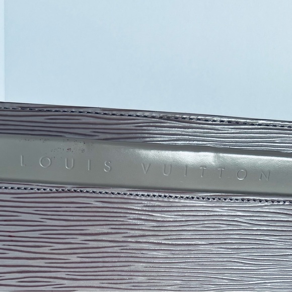 Louis Vuitton Pre-Owned 2004 Saint
Tropez Shoulder Bag - - Picture 4 of 9